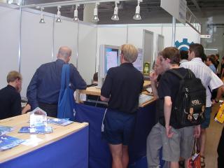 KDE Stand, Mittendrin